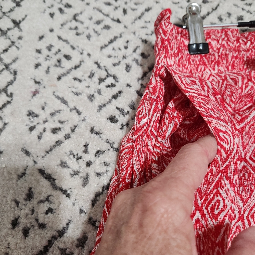 Maurice’s Shorts Flowy Drawstring Geometric Red White Design Comfy Rayon M - Picture 3 of 11